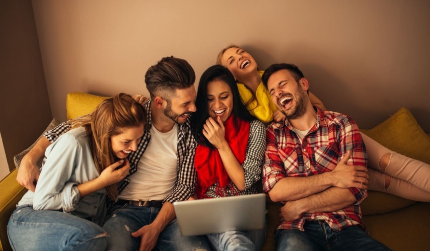 Friends watching movie on laptop | Best movies to watch with friends